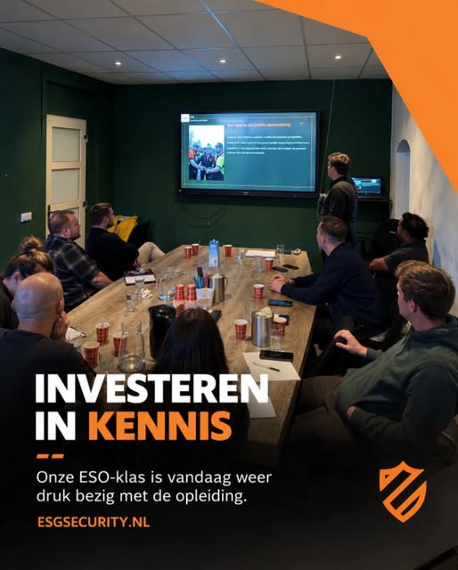 Deelnemers volgen les in het eigen leslokaal van ESG in Nijverdal